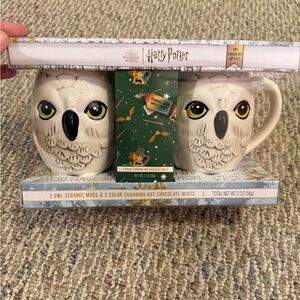 NIB Harry Potter Set of 2 Ceramic Hedwig Mugs and 2 Color Changing Hot Cocoa Mix